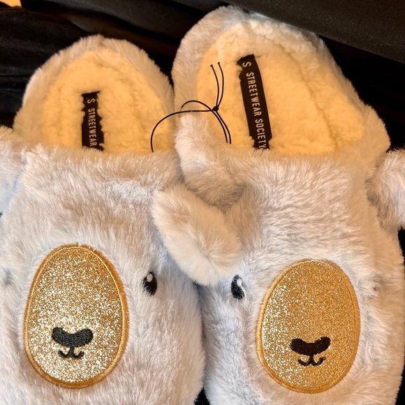 2 Pairs of BNWT Slippers Glittery Gold and a Blue Bear SZ 6 Girlhoodcore Kitschy - Picture 5 of 11